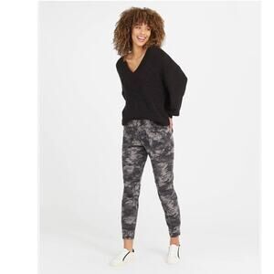 Spanx Camo Cargo Jogger size Large Stretch Twill